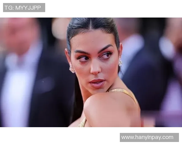 足球明星未婚妻的生活揭秘她们如何支持爱人的职业生涯与个人成长